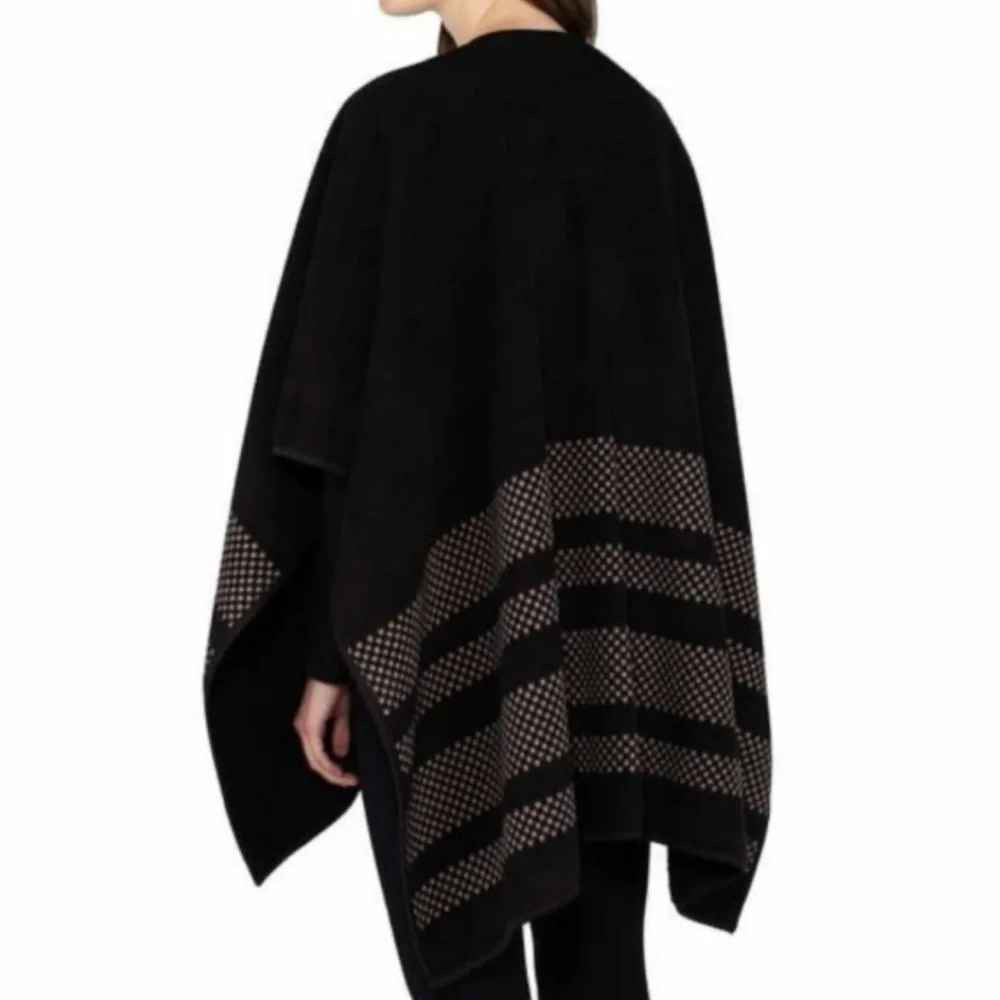 Ike Behar Women’s Reversible Fashion Wrap - Picture 3 of 7